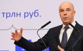 Силуанов заявил об отсутствии планов менять отсечку по нефти на трехлетку