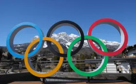 МОК отказал в аккредитации на Олимпиаду-2026 непрофильным российским СМИ