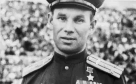 Кто из спортсменов получил звание Героя Советского Союза