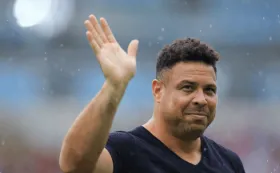 Роналдо засняли пьяным на выходе из ресторана в Мадриде