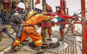 Цена российской нефти Urals упала ниже $50