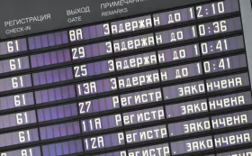 В московских аэропортах на фоне атаки дронов задержали более сотни рейсов