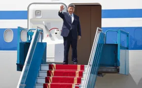 Си Цзиньпин прилетел с визитом в Россию на парад Победы