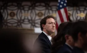 Bloomberg описал, как Цукерберг пытался добиться «взаимности» от Трампа