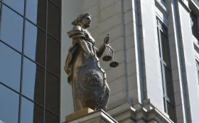 Оформившему десять кредитов россиянину отказали в списании долгов