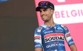 Велогонщика унесли на носилках после аварии на этапе «Джиро д'Италия»